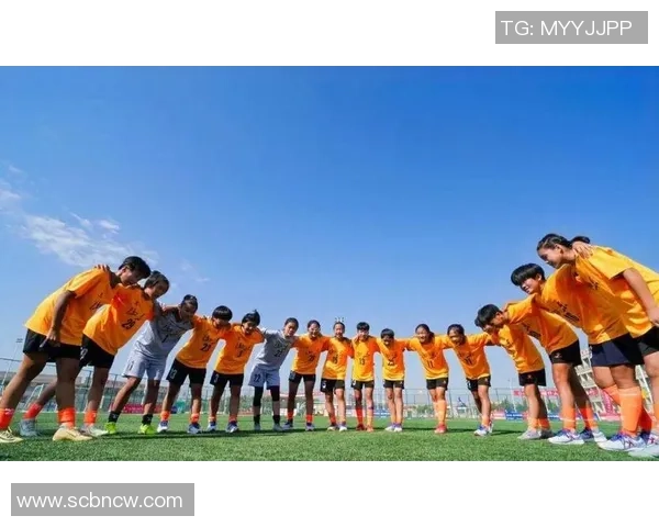 足球巨星赛场内外展现萌趣瞬间温暖球迷心灵