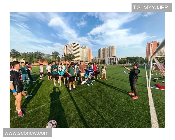 足球球星yang奋勇拼搏展现绿茵激情引领新时代青春风采